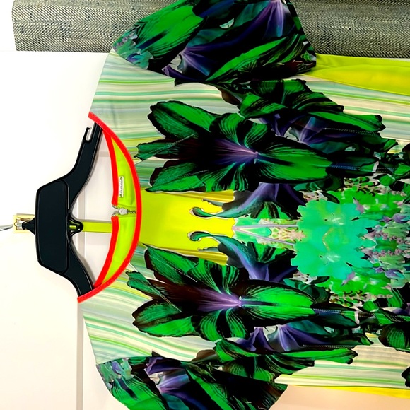 Elie Tahari floral print dress with back zipper - Picture 2 of 5